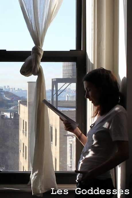 In her New York apartment, Moyra Davey weaves her family story with that of 18th‑century feminist writer Mary Wollstonecraft. While turning pages of postcards, books and her own photos, she considers photography’s spectrum—from staged to spontaneous—and how a camera shifts work from private to public. She ends by reading her 2011 essay “The Wet and the Dry.”
